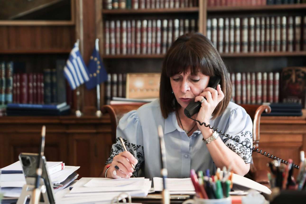 Σακελλαροπούλου σε Χέρτζογκ: Καταδικάζουμε τη βάρβαρη και αποτρόπαια επίθεση της Χαμάς