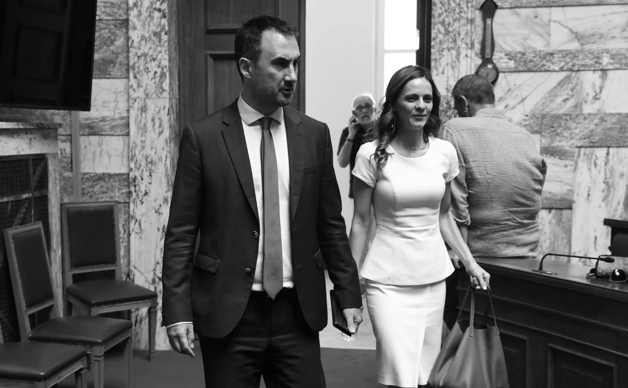 Μένουν μέχρι να φύγουν: Tι αποφασίστηκε στη σύσκεψη των «6+6»