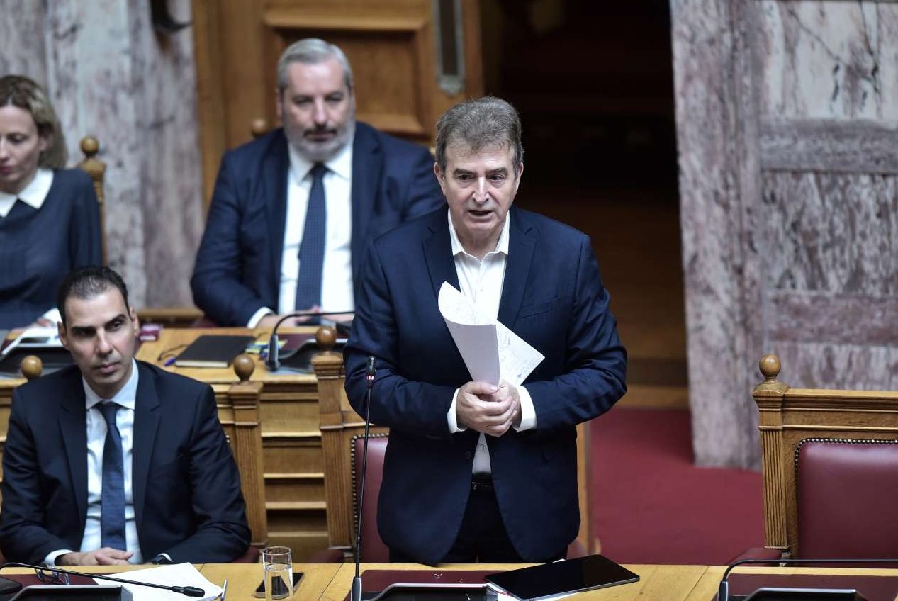 Χρυσοχοΐδης: Η θητεία του προέδρου του ΕΟΦ έληξε στις 30/9, οπότε δεν ξέρω από πού παραιτήθηκε…