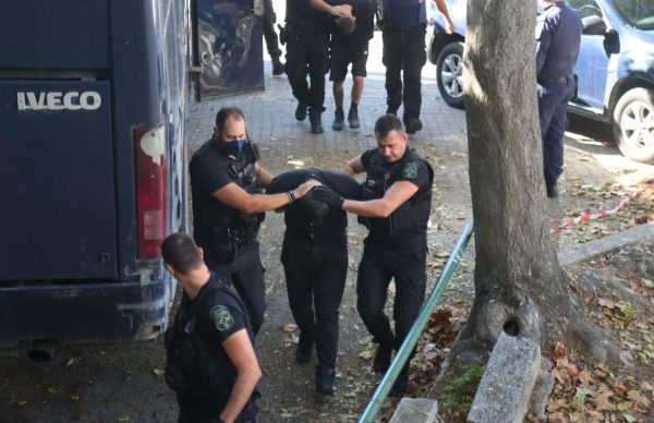 Θεσσσαλονίκη: Κακουργηματική δίωξη σε δέκα από τους συλληφθέντες οπαδούς