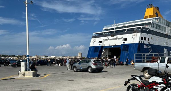 Ρόδος: Διαμαρτυρία μεταναστών – εμπόδισαν επί ώρες τον απόπλου πλοίου