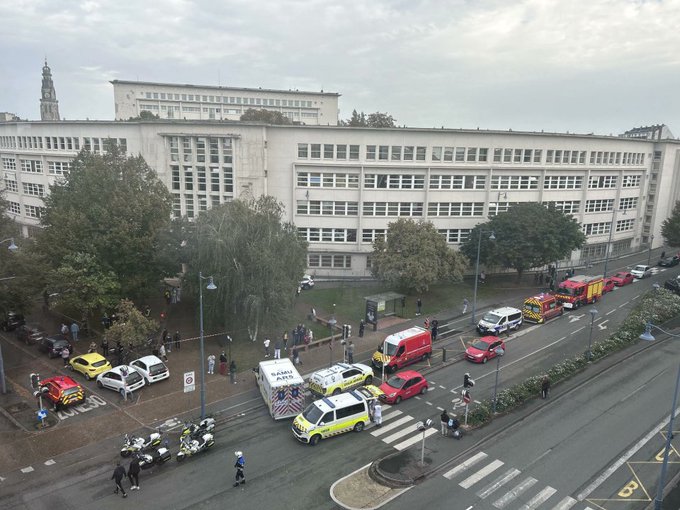 Μαχαιριές και «Αλλάχου Ακμπάρ» σε σχολείο στη βόρεια Γαλλία: Νεκρός ένας καθηγητής