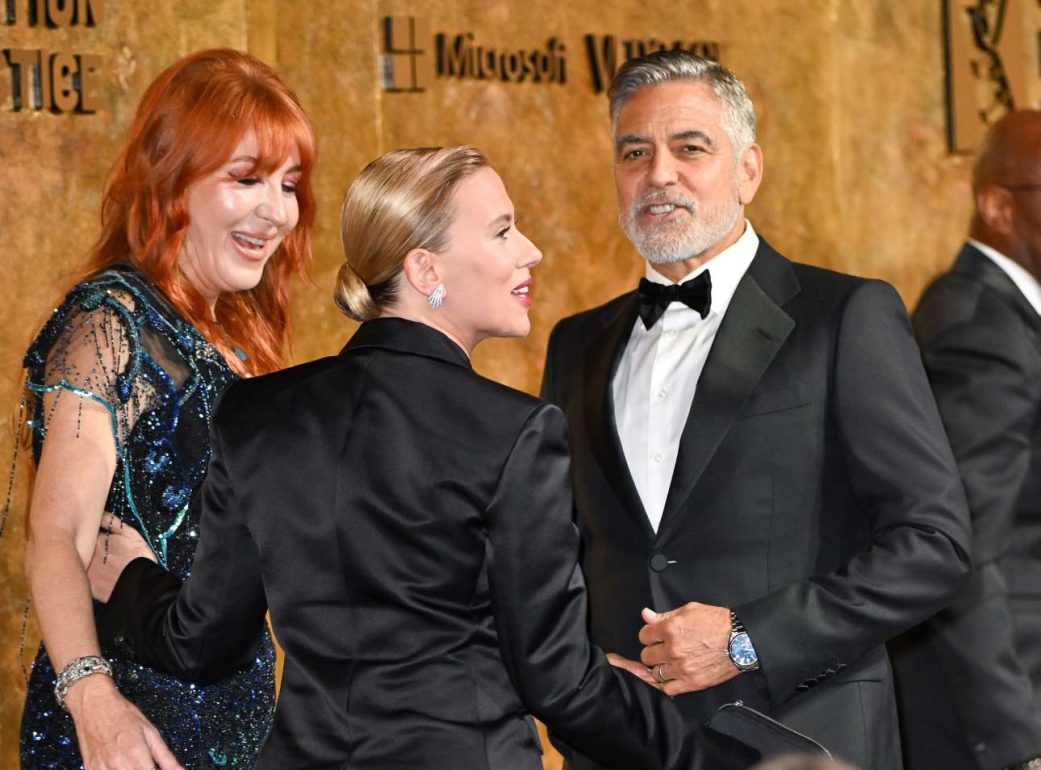 $150 εκατ. από Κλούνεϊ, Γιόχανσον, Αφλεκ για τερματισμό της απεργίας