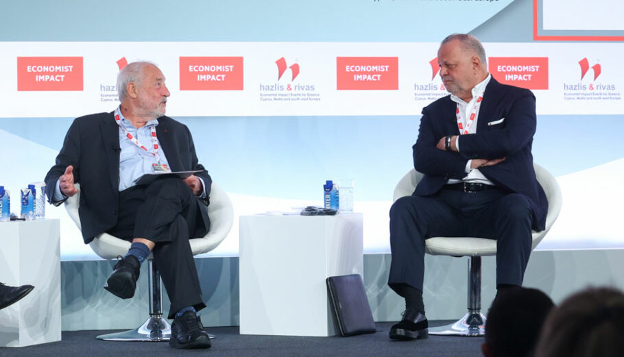 Μυτιληναίος με Στίγκλιτς στο συνέδριο του Economist: Στην Ελλάδα χωλαίνουν βιομηχανική παραγωγή και ψηφιακή τεχνολογία