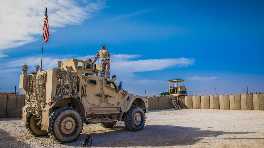 Συρία: Νέα πλήγματα των ΗΠΑ κατά φιλοϊρανικών στόχων – πύραυλοι εναντίον αμερικανικών βάσεων