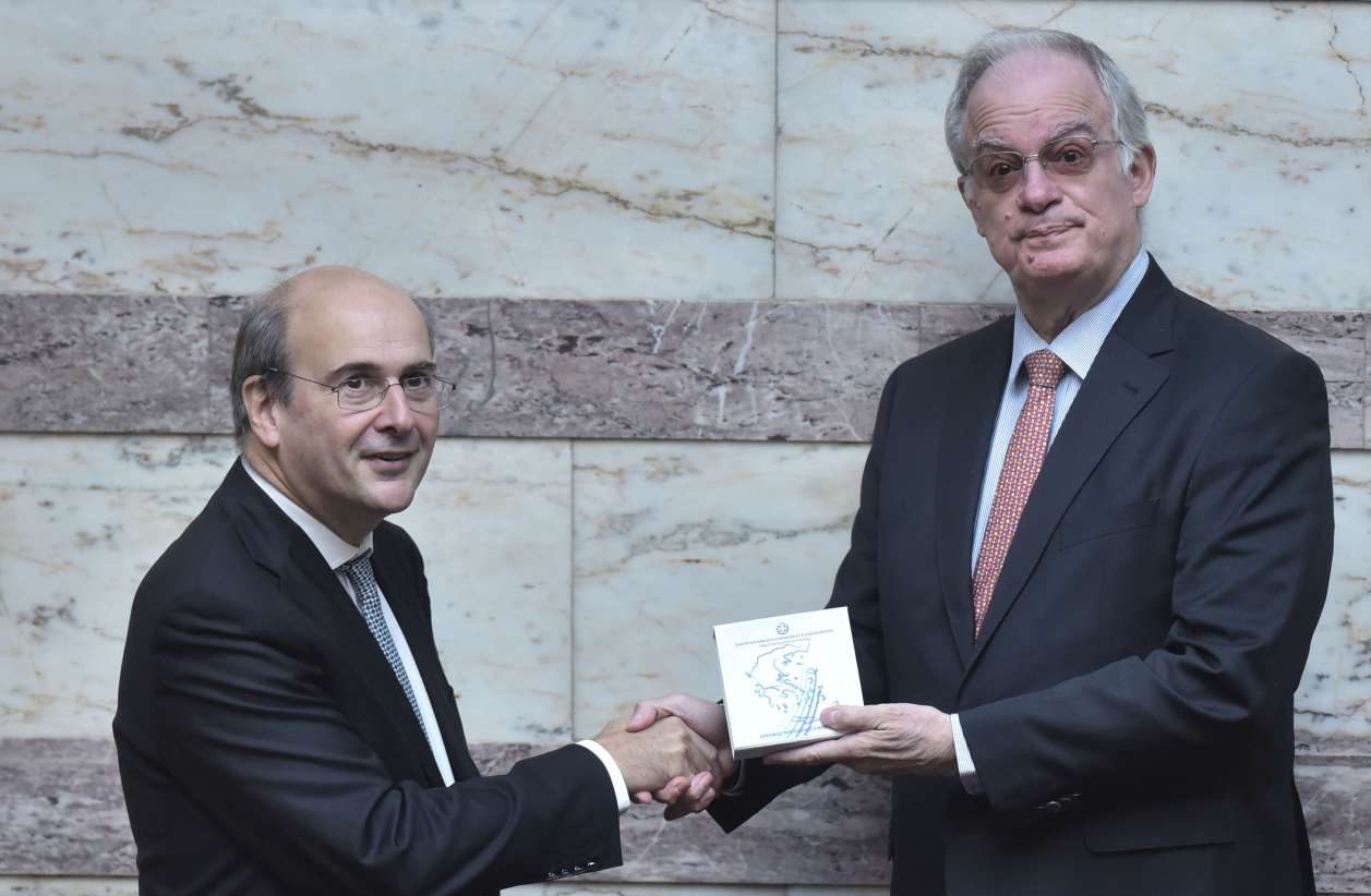 Κατατέθηκε ο Προϋπολογισμός: Αυξήσεις στο Δημόσιο μετά από 14 χρόνια – Μόνιμα μέτρα στήριξης €1,6 δισ.