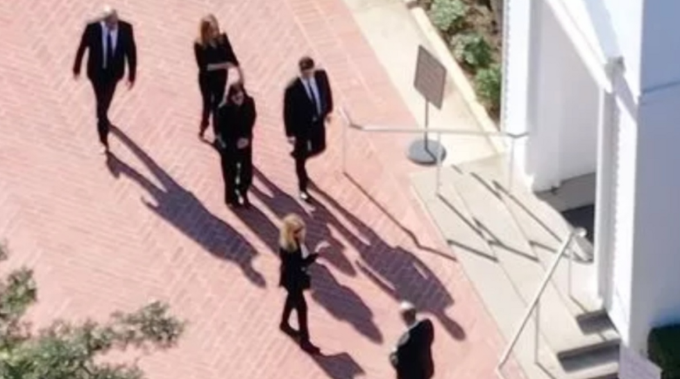 Τα πέντε «Φιλαράκια» συνόδευσαν τον Μάθιου Πέρι στην τελευταία του κατοικία