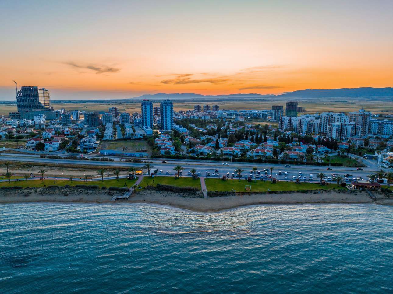 «Κανείς δεν ρωτά “πού τα βρήκες”»: Πώς οι Ρώσοι ξεπλένουν χρήμα στα Κατεχόμενα