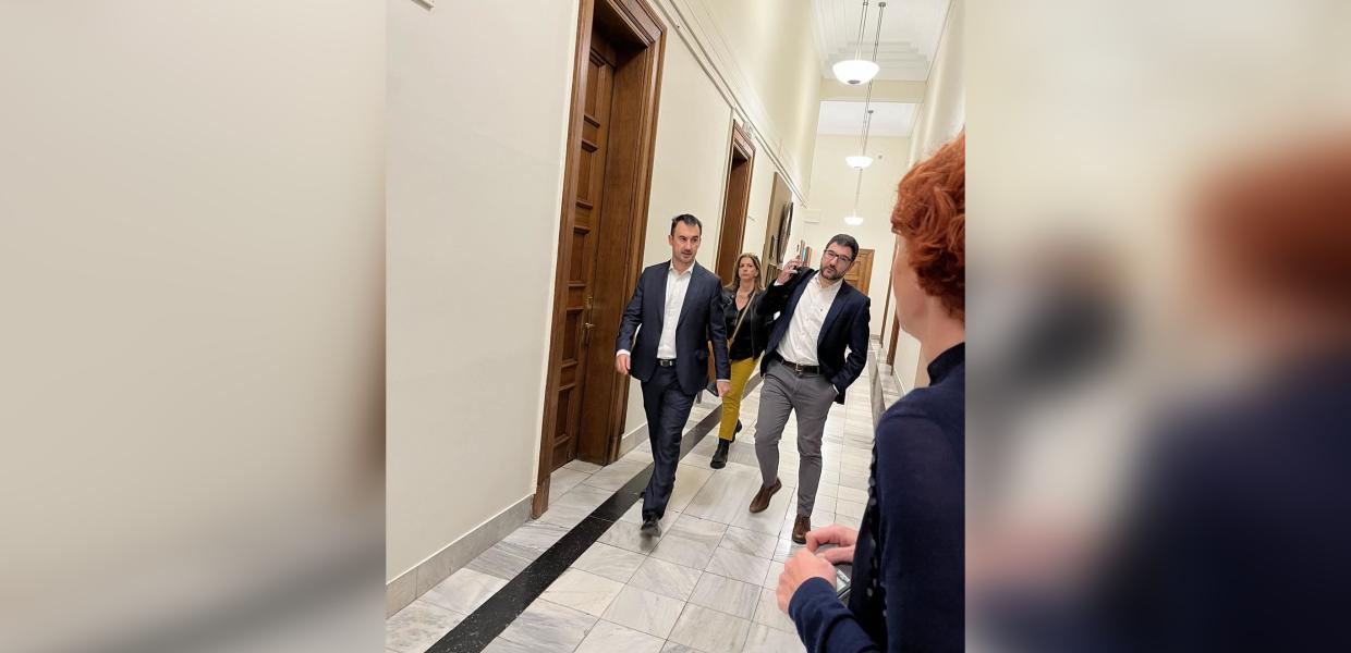 Σε ζωντανή μετάδοση η διάσπαση του ΣΥΡΙΖΑ: Ανεξαρτητοποιήθηκαν εννέα βουλευτές