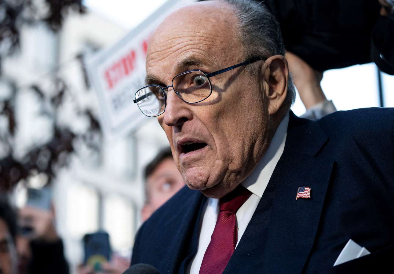 Να πώς η σχέση με τον Τραμπ φαλίρισε τον Τζουλιάνι