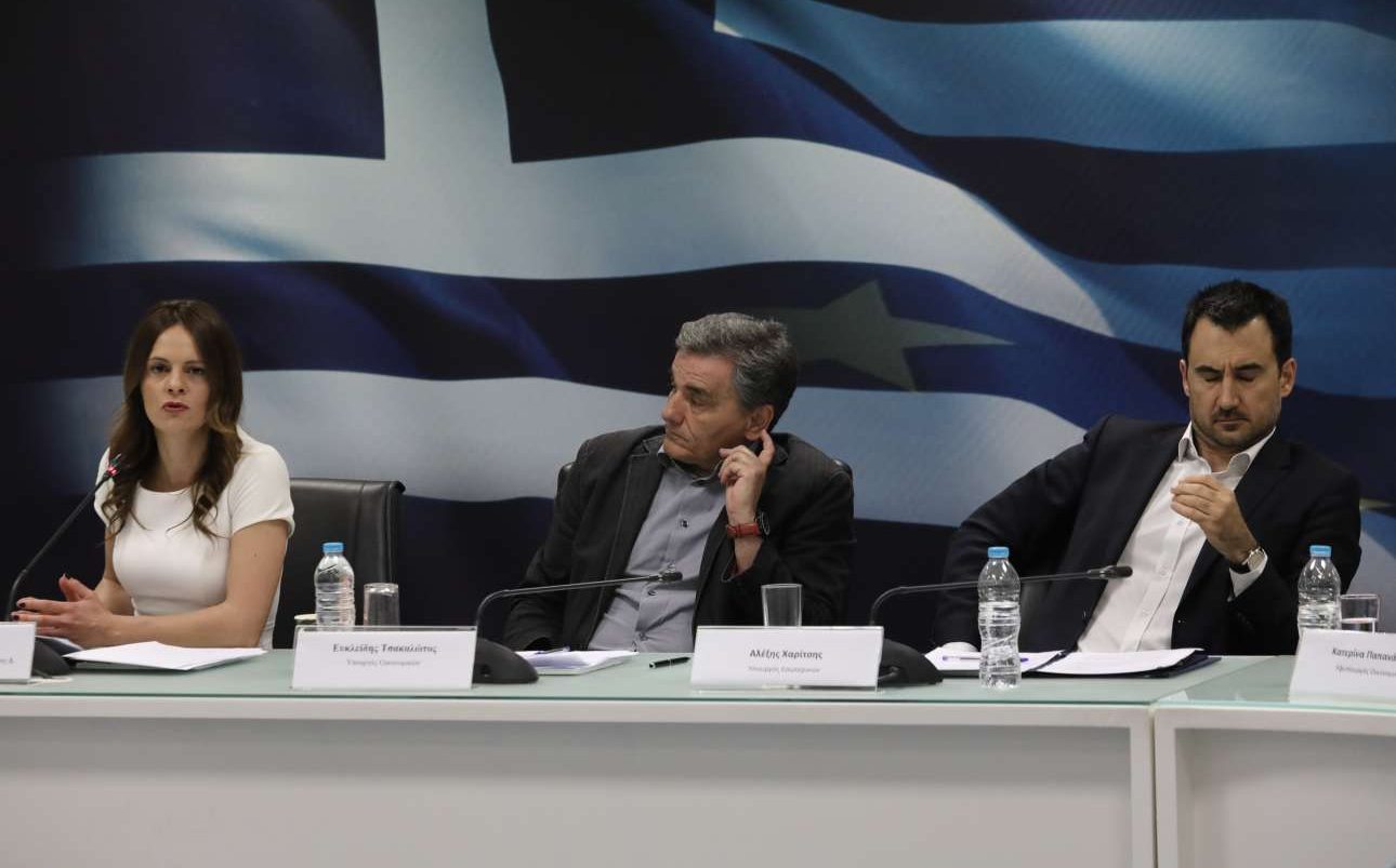 Οι ωδίνες του νέου κόμματος