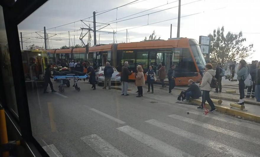 Σύγκρουση ΙΧ με συρμό του Τραμ στο Παλαιό Φάληρο – μία γυναίκα νεκρή