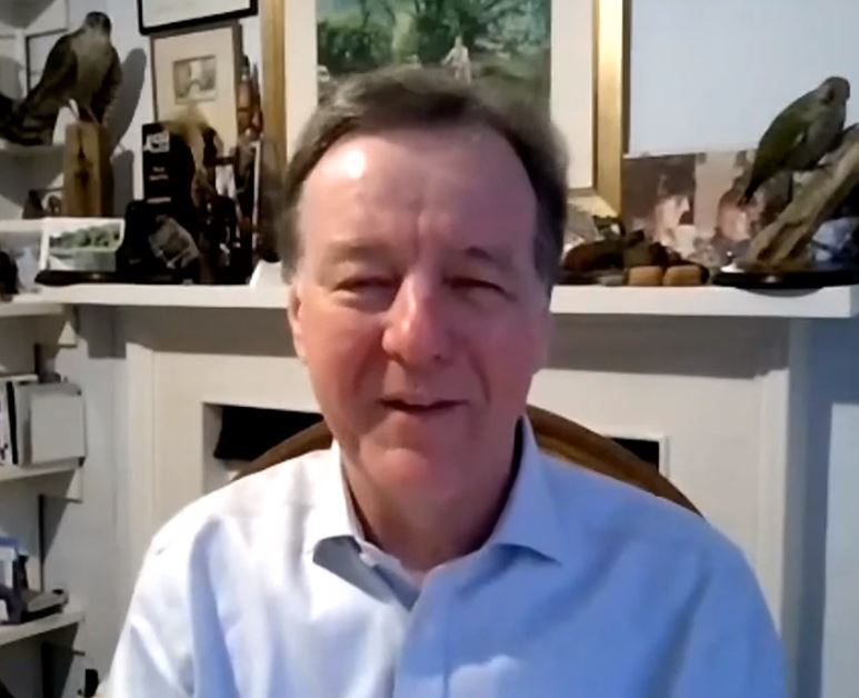 Ο επίσημος γιατρός του Καρόλου είναι ομοιοπαθητικός – κι ας γκρινιάζουν