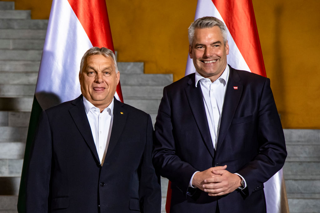 Γιατί η Αυστρία συμπλέει με την Ουγγαρία του Ορμπαν;