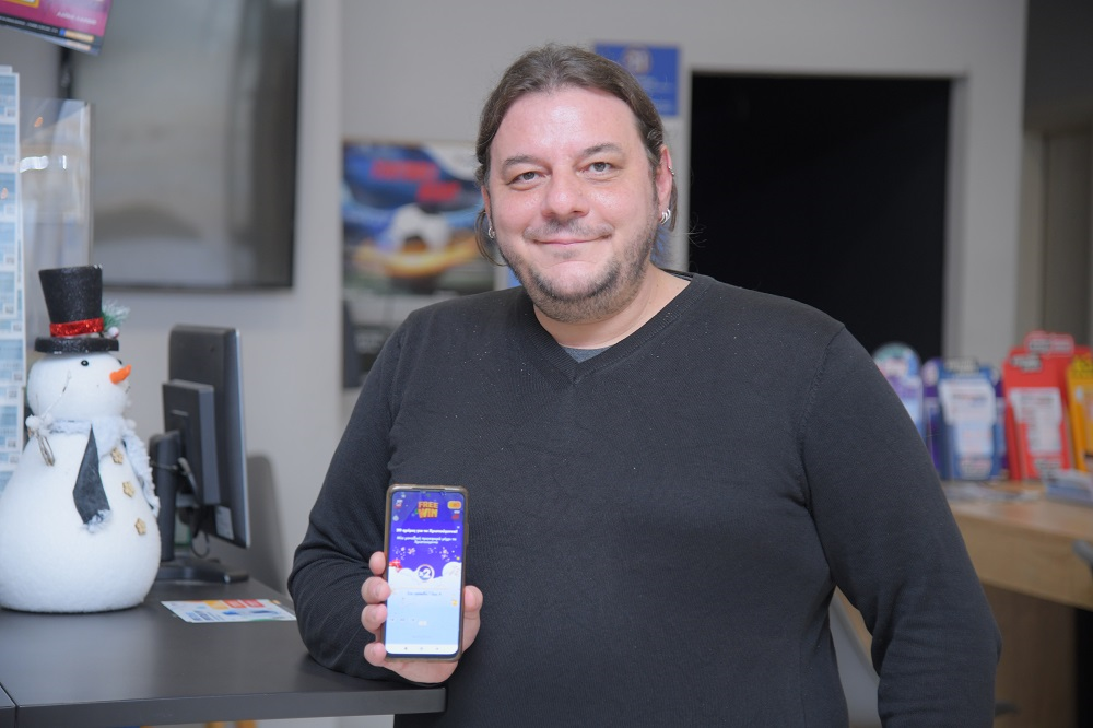 Το Χριστουγεννιάτικο FREEWIN στα καταστήματα ΟΠΑΠ