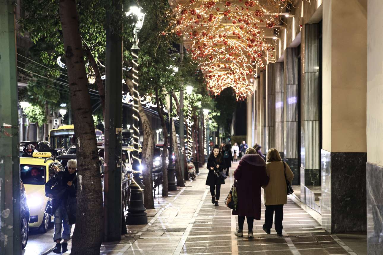 Εορταστικό ωράριο στα καταστήματα -από Τετάρτη και το «καλάθι των Χριστουγέννων» με όλα τα είδη κρέατος