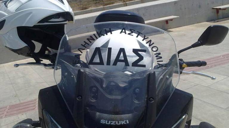 Θεσσαλονίκη: Χειροπέδες σε 20χρονο φοιτητή για ένα challenge στο TikTok με κράνος αστυνομικού της ΔΙΑΣ