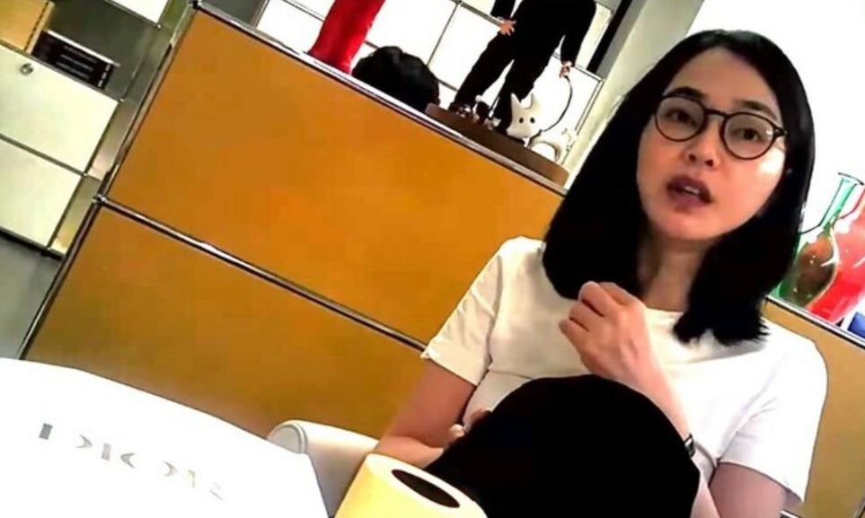 Σκανδαλώδης τσάντα Dior για την Πρώτη Κυρία της Νότιας Κορέας