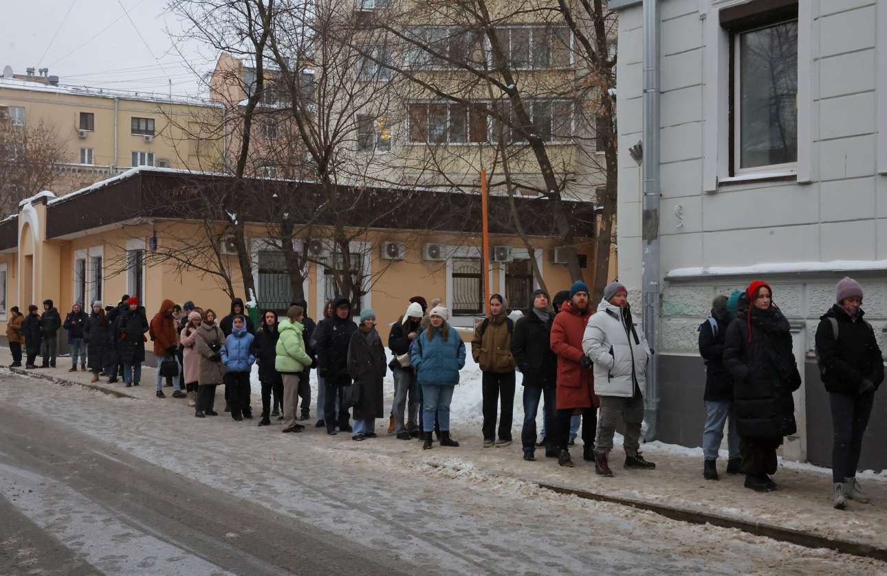 Χιλιάδες Ρώσοι στηρίζουν τον Ναντέζντιν ως σύμβολο αντίστασης στον Πούτιν