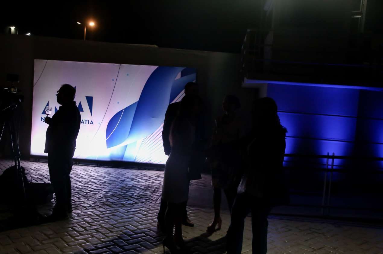 Γάμος ομοφύλων: Τα επίμονα «όχι» παρά το μασάζ στην Πειραιώς