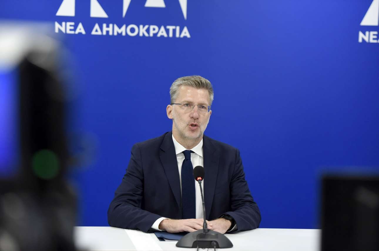 Παρασκήνιο: «Φροντιστήριο» δυόμιση ωρών στη ΝΔ για τον γάμο ομόφυλων ζευγαριών