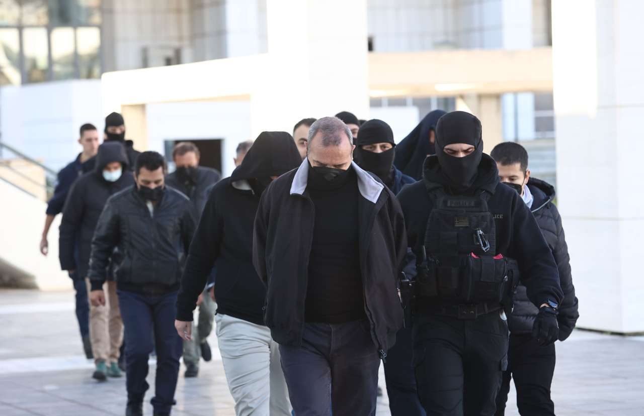 Ενταση στη δίκη για τη 12χρονη στον Κολωνό – η μητέρα της επιτέθηκε στον Μίχο