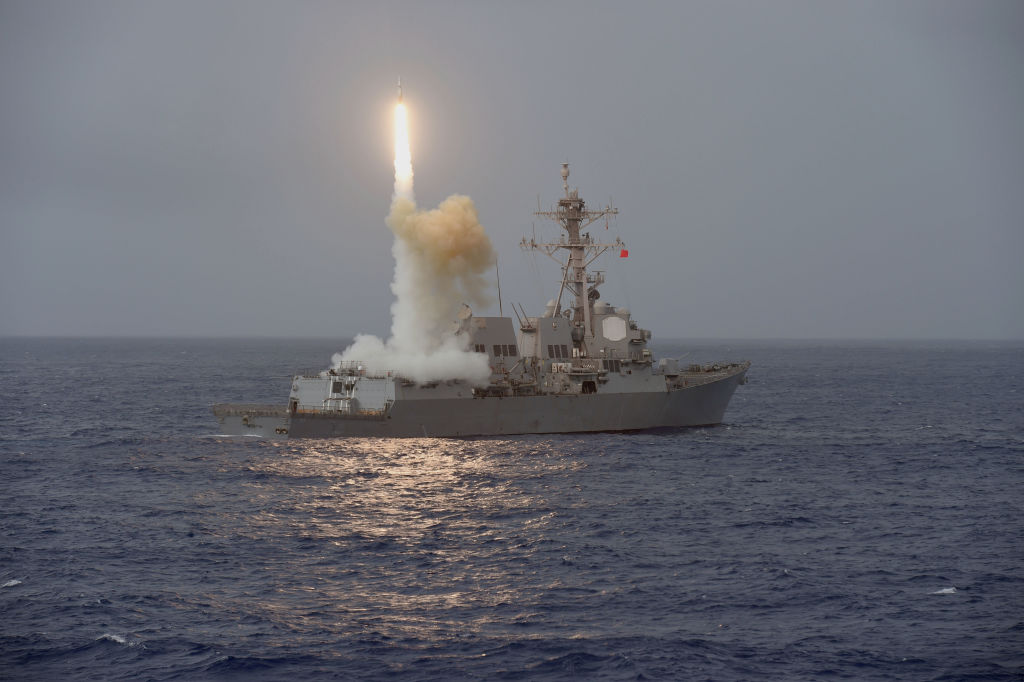 Πυραύλους των Χούθι κατέστρεψαν οι ΗΠΑ – οι αντάρτες είχαν επιτεθεί σε αμερικανικό πλοίο