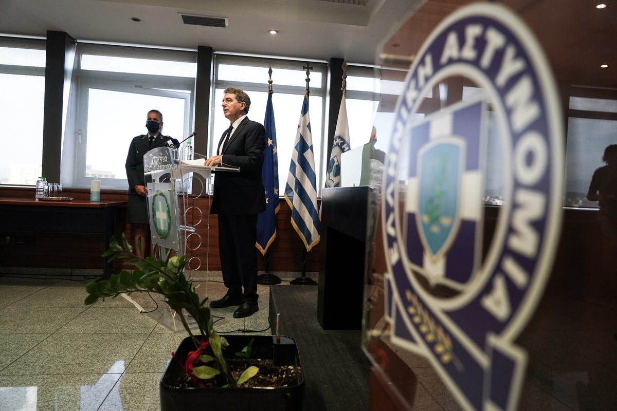 Ο Χρυσοχοΐδης πήρε «σκούπα» στην ΕΛ.ΑΣ.: Οι προτεραιότητες και το πρώτο μήνυμα με τις συλλήψεις αστυνομικών για Ζαμπούνη