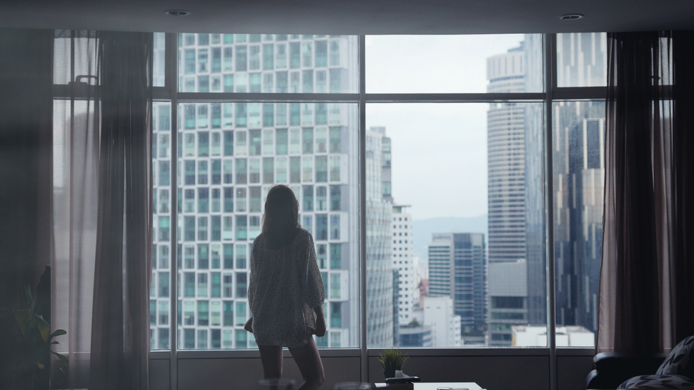 Γιατί οι πλούσιοι προτιμούν παράθυρα χωρίς κουρτίνες;