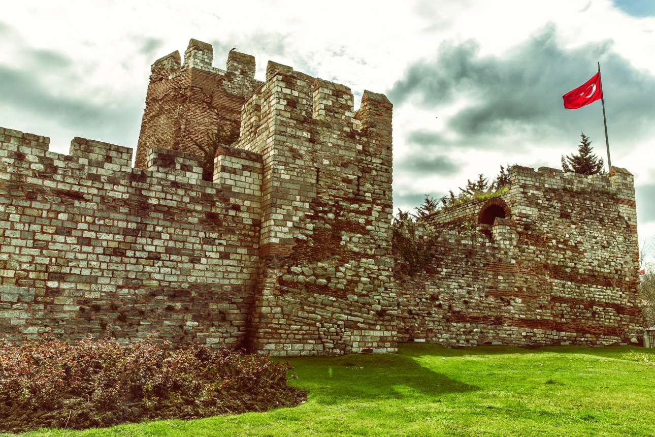 The Guardian: O Ερντογάν σκεπάζει το βυζαντινό παρελθόν της Πόλης