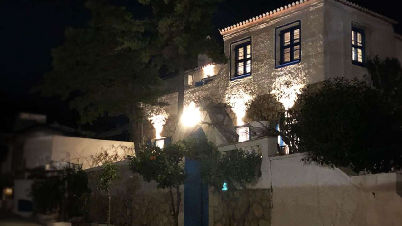 Σπέτσες: Το πρόγραμμα και το παρασκήνιο του τριημέρου των βουλευτών του ΣΥΡΙΖΑ στο εξοχικό Κασσελάκη