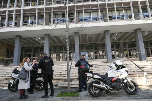 Θεσσαλονίκη: Τι ψάχνει η Αντιτρομοκρατική για τη βόμβα στα δικαστήρια