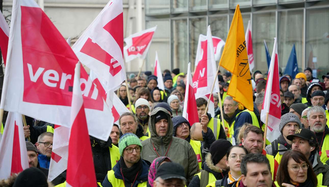 Γερμανία: Εργαζόμενοι στα ΜΜΜ και ακτιβιστές για το κλίμα ενώνουν τις δυνάμεις τους