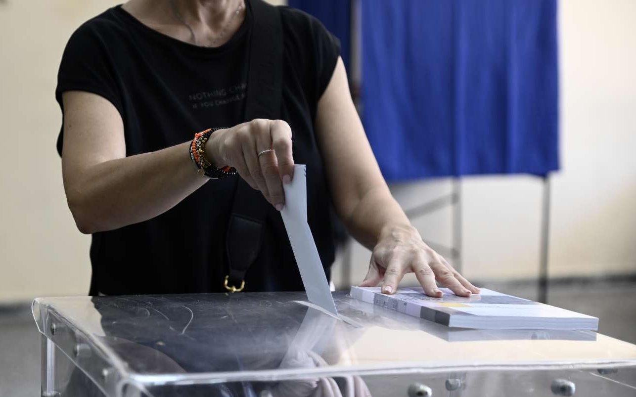 Δημοσκόπηση MRB: Κυριαρχία Μητσοτάκη, κέρδη για Βελόπουλο