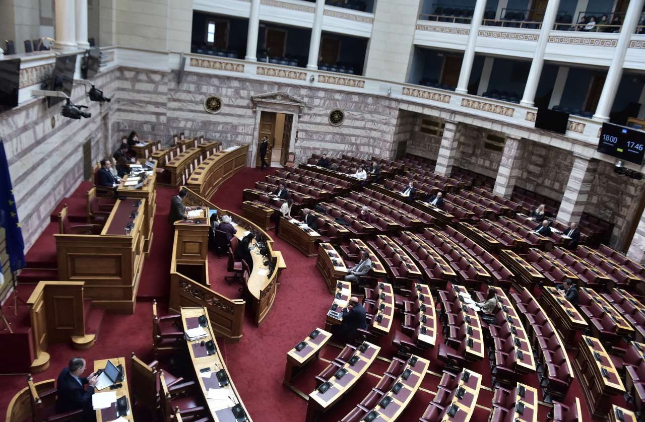 Στη Βουλή το νομοσχέδιο για τον γάμο των ομοφύλων – σειρά παίρνουν οι νέοι Ποινικοί Κώδικες