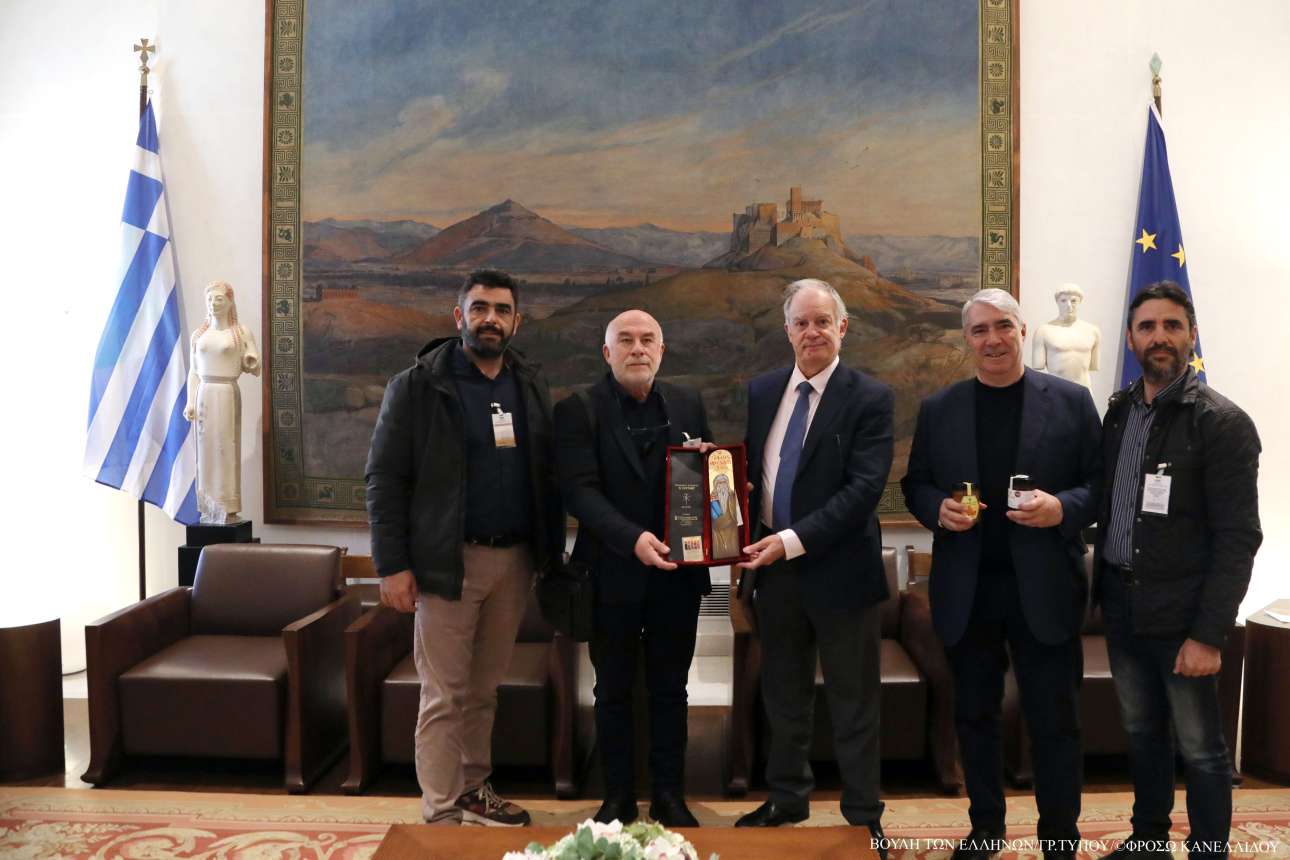 Η Βουλή χορήγησε 1.200 κυψέλες στην Ομοσπονδία Μελισσοκομικών Συλλόγων Ελλάδος