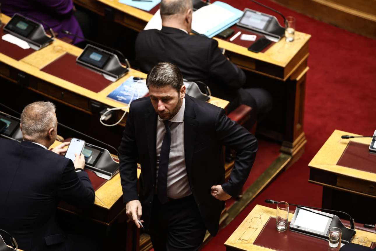 Μετρώντας απόντες και «όχι»: Το ΠΑΣΟΚ είχε –κατ’ αναλογίαν– περισσότερους από τη ΝΔ!