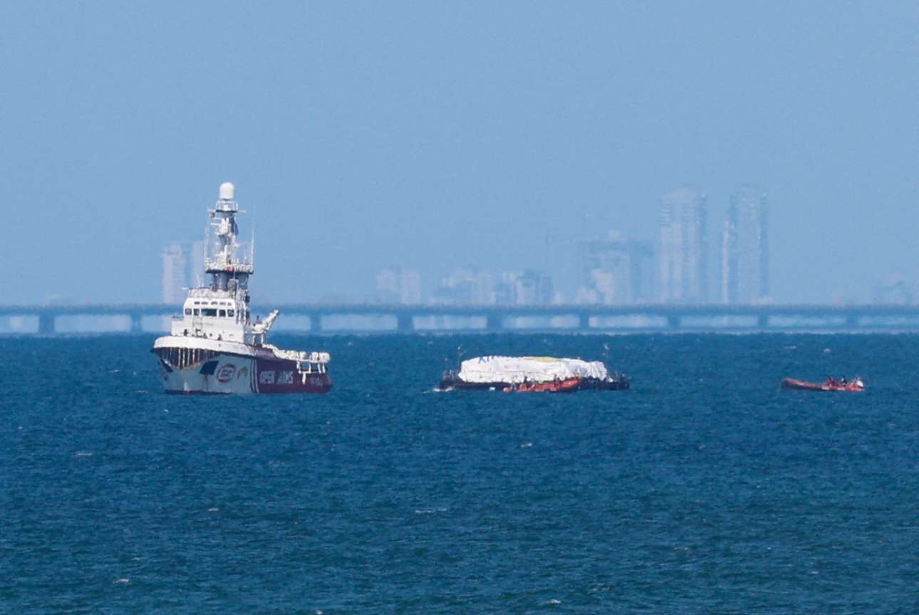 Στη Γάζα το πρώτο πλοίο με 200 τόνους ανθρωπιστικής βοήθειας