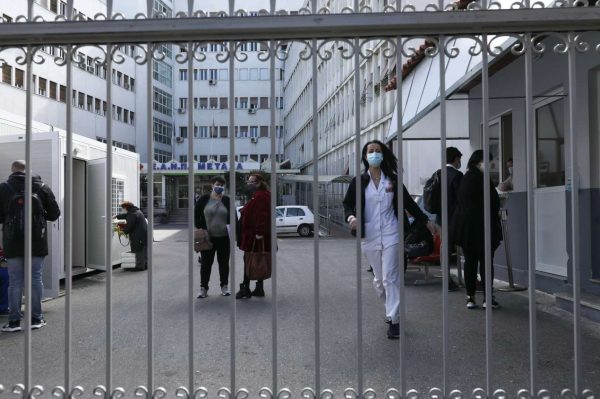 Επεισοδιακή σύλληψη «μαϊμού»-αποκλειστικής στο «Μεταξά» – τραυμάτισε νοσηλεύτρια και αστυνομικό