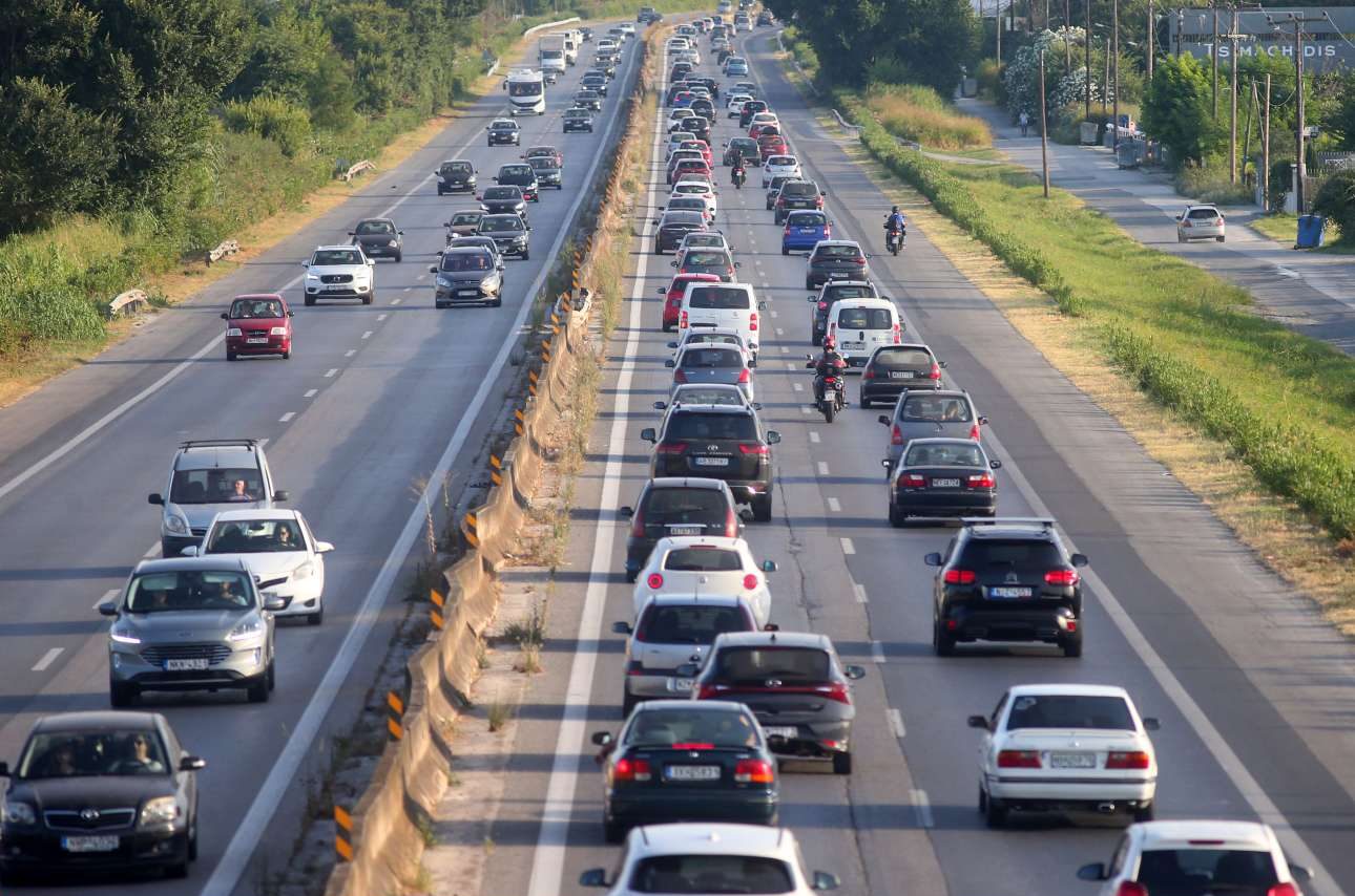 Αυξημένη η κίνηση στις εθνικές οδούς λόγω της επιστροφής των εκδρομέων της Καθαράς Δευτέρας