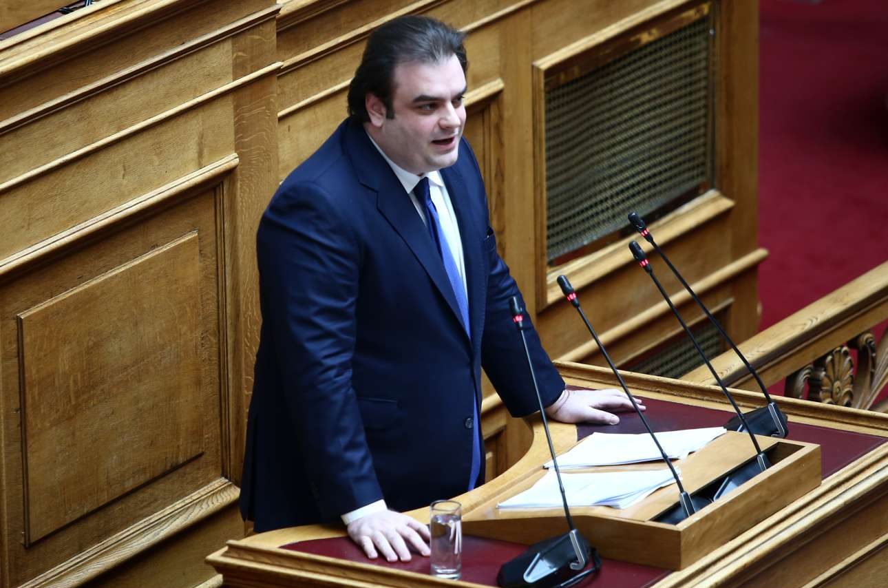 Πέταξαν φυλλάδια στο σπίτι του Πιερρακάκη – «Δεν φοβόμαστε, δεν εκβιαζόμαστε», απάντησε ο υπουργός