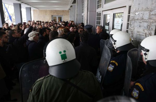 Θεσσαλονίκη: Αναβλήθηκε η δίκη των 49 συλληφθέντων στο ΑΠΘ – Αφέθηκαν όλοι ελεύθεροι