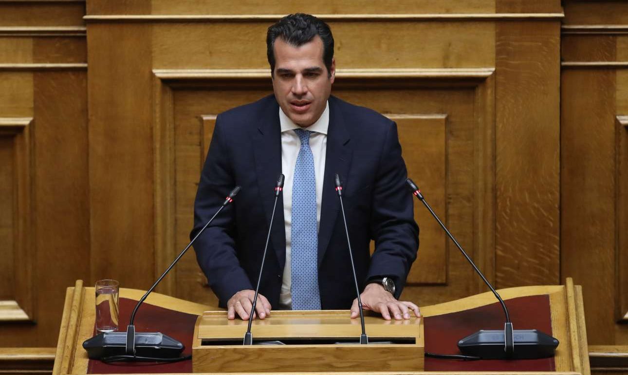 Πλεύρης προς αντιπολίτευση: «Συμπεριφέρεστε ως συνήγοροι υπεράσπισης του σταθμάρχη»