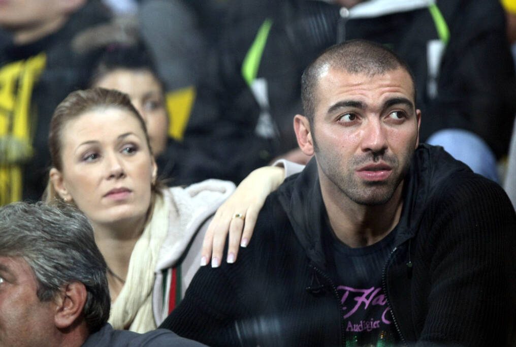 Πέθανε στα 46 της από ανακοπή η πρώην σύζυγος του Αλέξανδρου Νικολαΐδη, Ρούξι Ντουμιτρέσκου