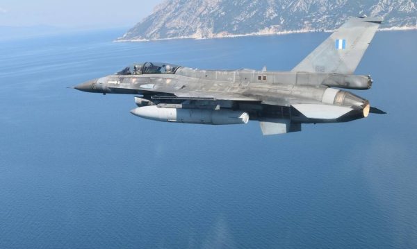 Πτώση F-16 στη νήσο Ψαθούρα Αλοννήσου- πληροφορίες ότι o πιλότος πρόλαβε να εγκαταλείψει