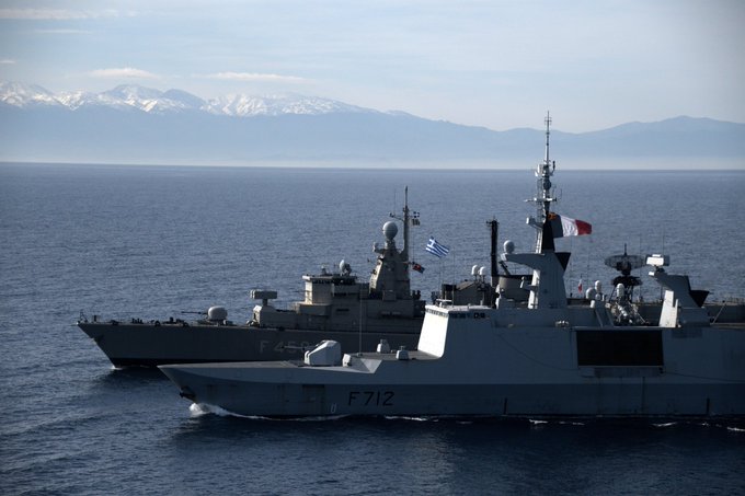 Ερυθρά Θάλασσα: Επίσκεψη Δένδια εν πλω στη φρεγάτα «Υδρα»