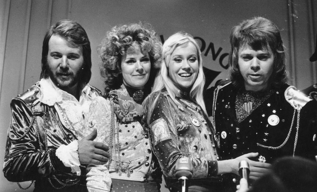 Οι Βρετανοί γιορτάζουν τα 50 χρόνια από τη νίκη των ABBA στη Eurovision