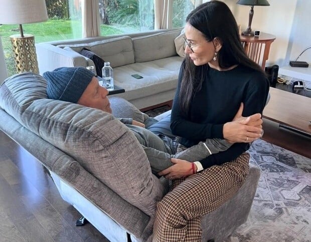 Νέες φωτογραφίες του Μπρους Γουίλις ανέβασε η Ντέμι Μουρ