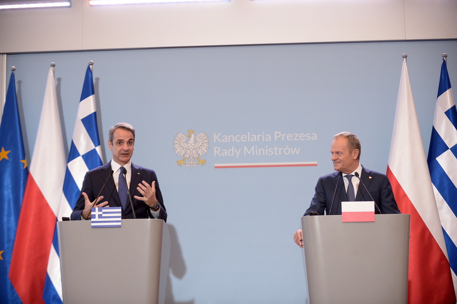 Μητσοτάκης με Τουσκ: Σθεναρή στήριξη στην Ουκρανία, οικονομικά και στρατιωτικά, για όσο χρειαστεί