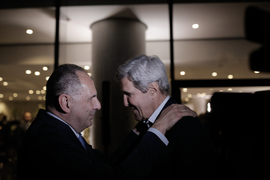 Ο Τζον Κέρι στην Αθήνα – το δείπνο στο Μουσείο της Ακρόπολης